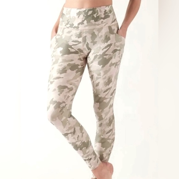 ATHLETA Salutation Stash Pocket II Printed Tight Green
Camo Small Pink Gym Yoga - Picture 2 of 6